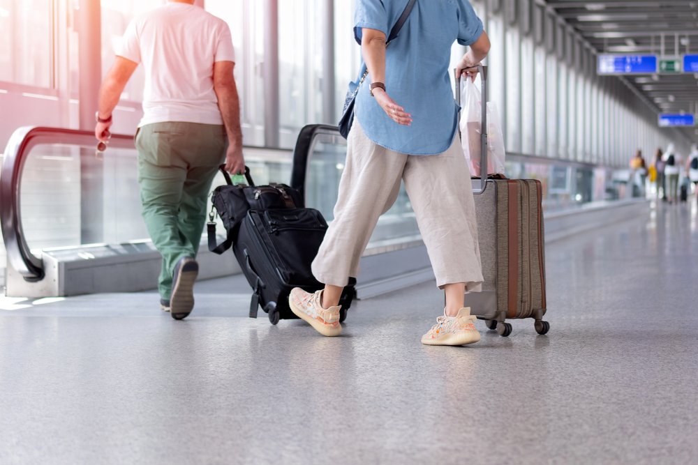 Traveling couple